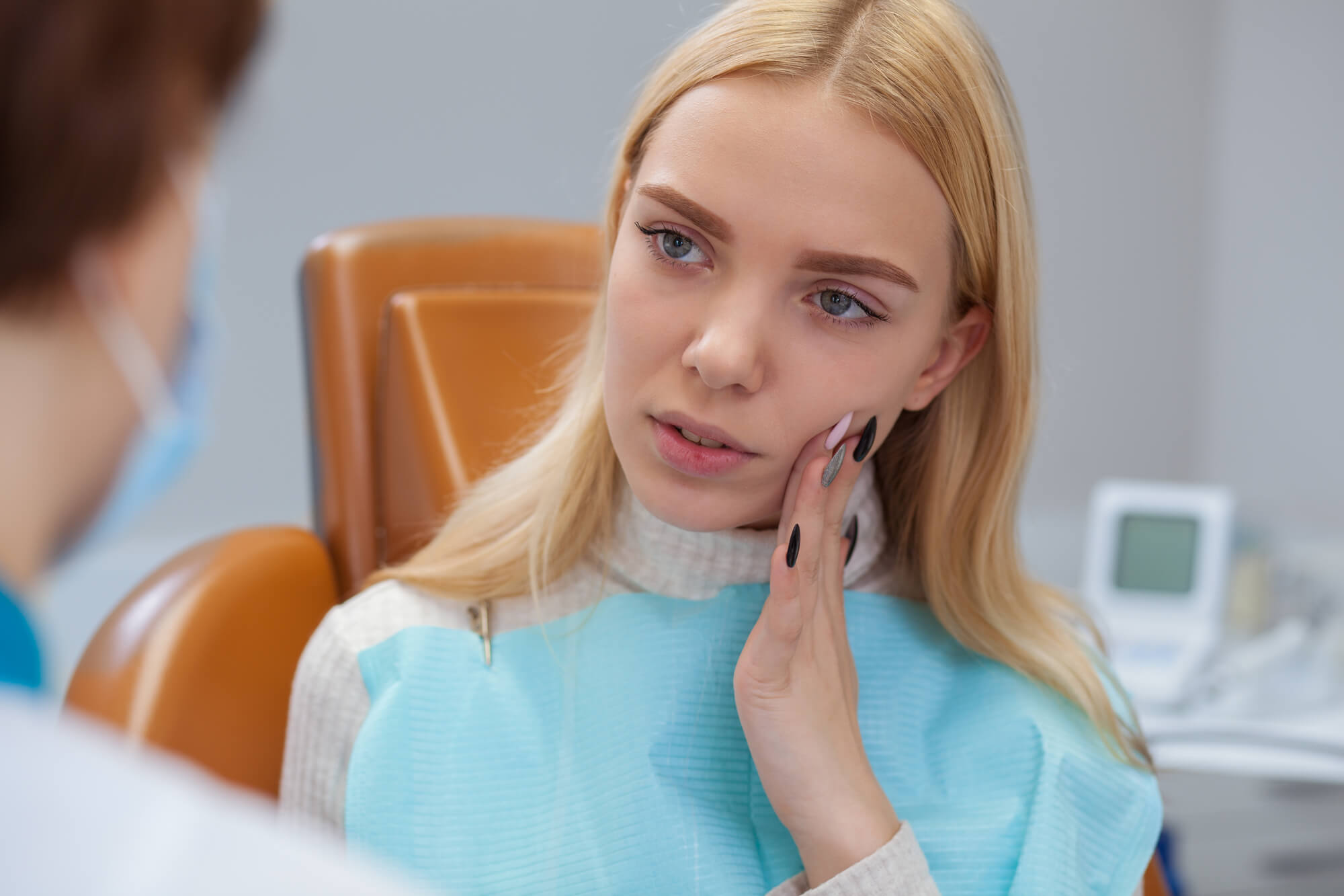 a woman needing tooth extractions in Simpsonville SC 