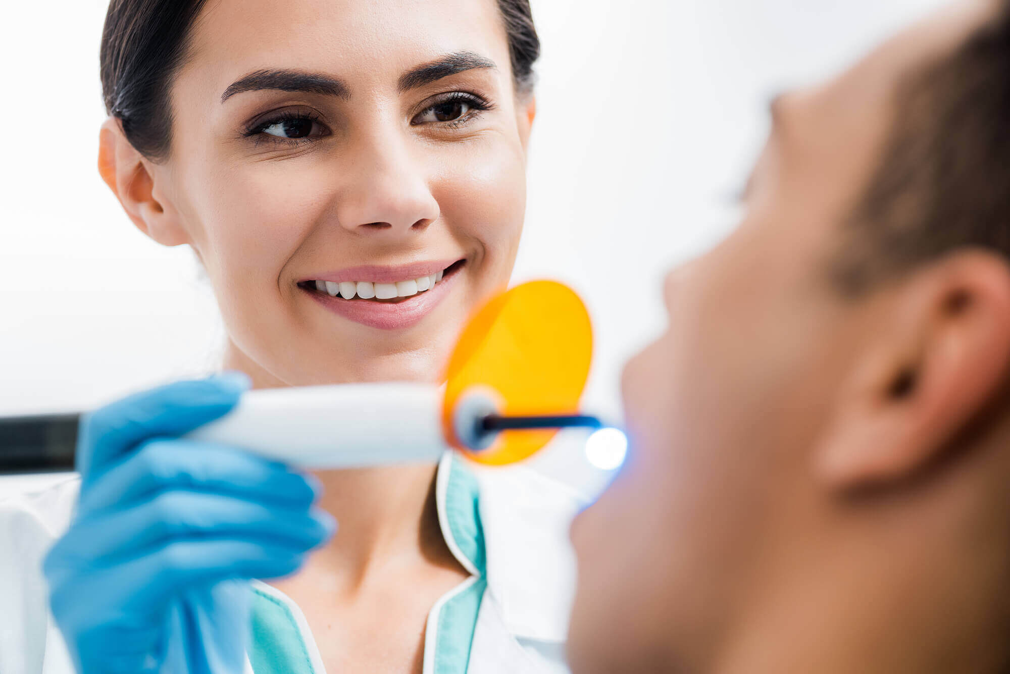 A dentist in Simpsonville SC using laser dentistry.